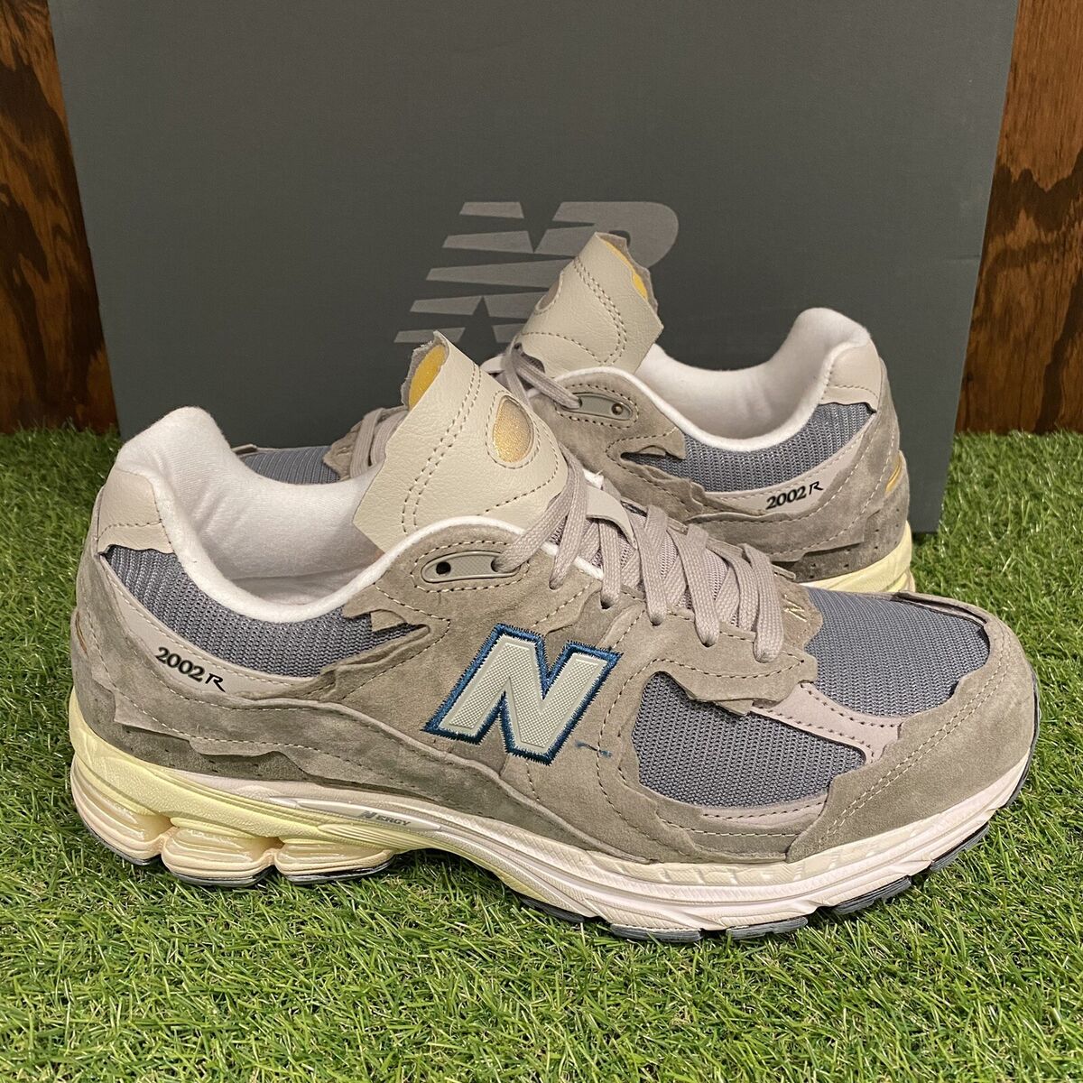 New Balance 2002R  \