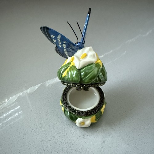 Vintage Schmetterling auf Calla Lilie Schmuck Schmuckkästchen Porzellan Klappöffnung - Bild 2 von 6