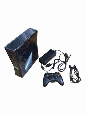 Microsoft Xbox 360 S Slim 250GB Modell 1439 mit Controller & Kabeln   geprüft