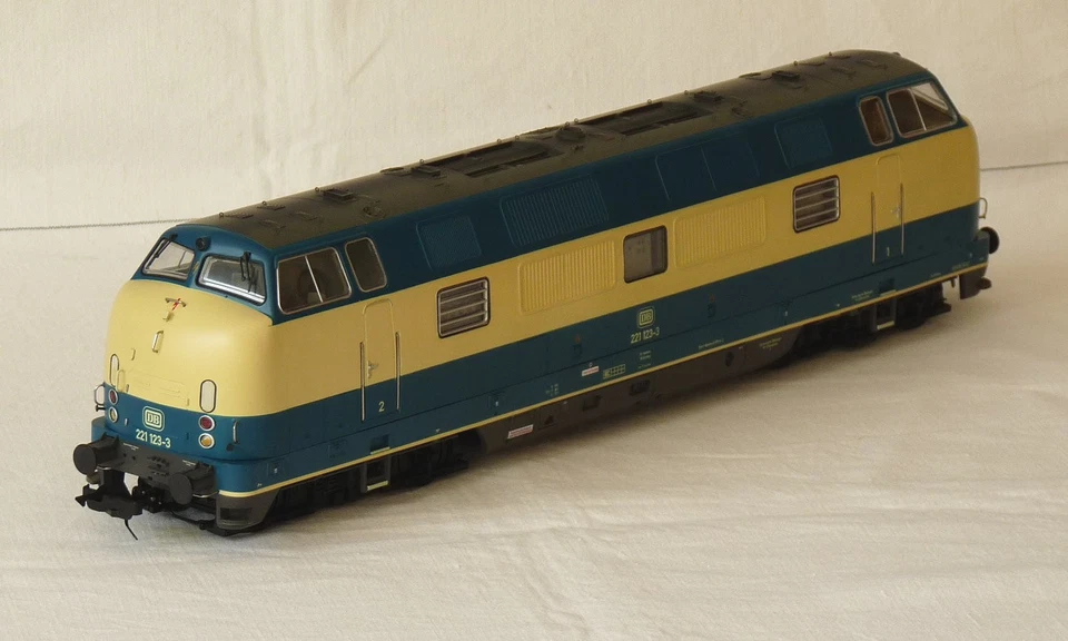 MBW 41123 / Diesellok V221 123-3 DB, Digital/Sound von ESU ab Werk - Spur 0 - Bild 4 von 4