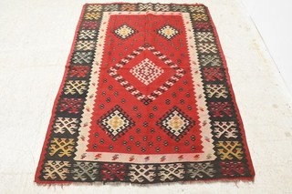 C35F53 Rug Dimensions: 190x135cm Weight: 1.9kg