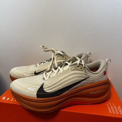 IM6679-258 Nike Vomero Plus Gr. 40 Light Khaki/Monarch/Bright Crimson Herren Neu