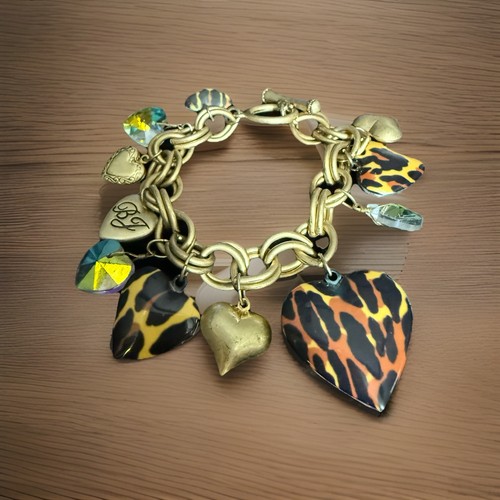 Pulsera con dije de cristal australiano medallón estampado de leopardo firmado por Betsy Johnson - Imagen 1 de 3