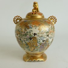 Beautiful Kinkozan Satsuma vase & cover figures in garden 22cm meiji 19th cent
