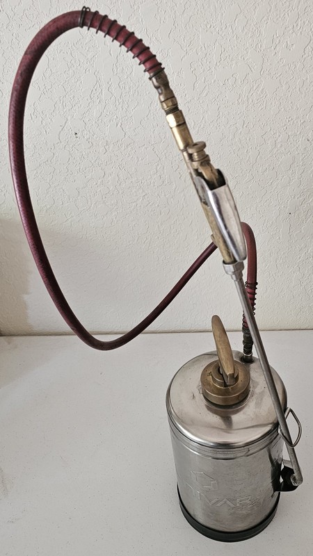 Professional Stainless Steel Sprayer with 18 inch Wand and 4 Way Tip  1 Gallon