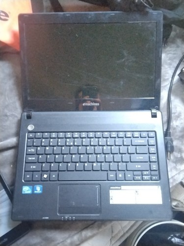 Emachines D 528 laptop. Intel Celeron. 4G RAM, NO POWER CORD FOR PARTS