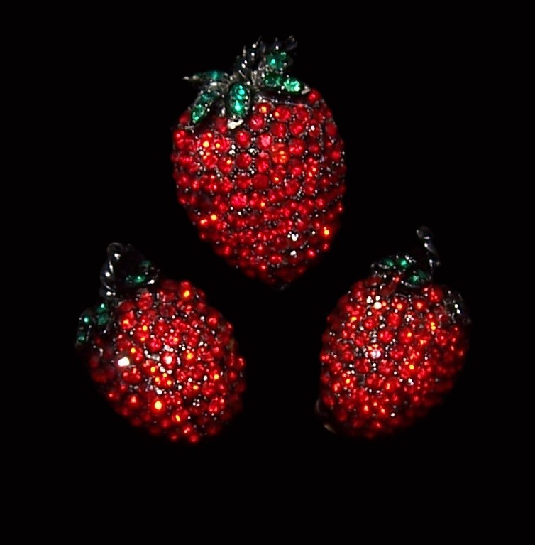 WEISS Unsigned Ruby & Emerald Rhinestone Crystals Strawberry Pin & Clip Earrings