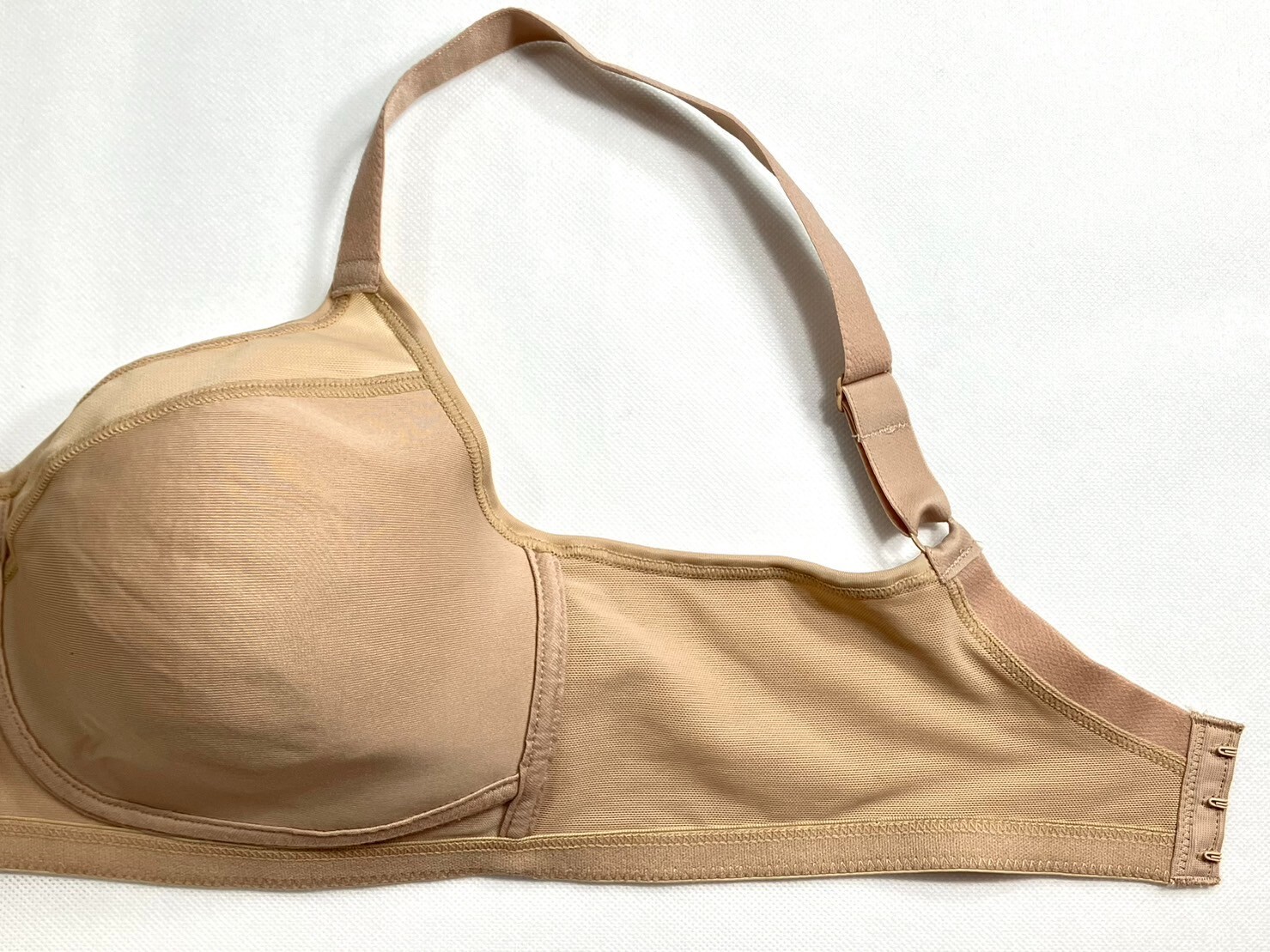 NWOT Playtex Women's 36C 18 Hour® Smoothing Minimizer Bra US4697 Nude