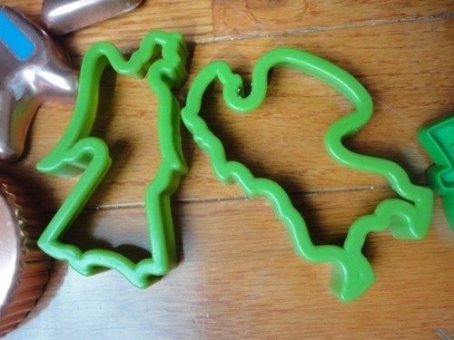 Christmas Holidays Green Copper Cookie Cutter Set Plastic & Metal Vintage - Picture 6 of 7