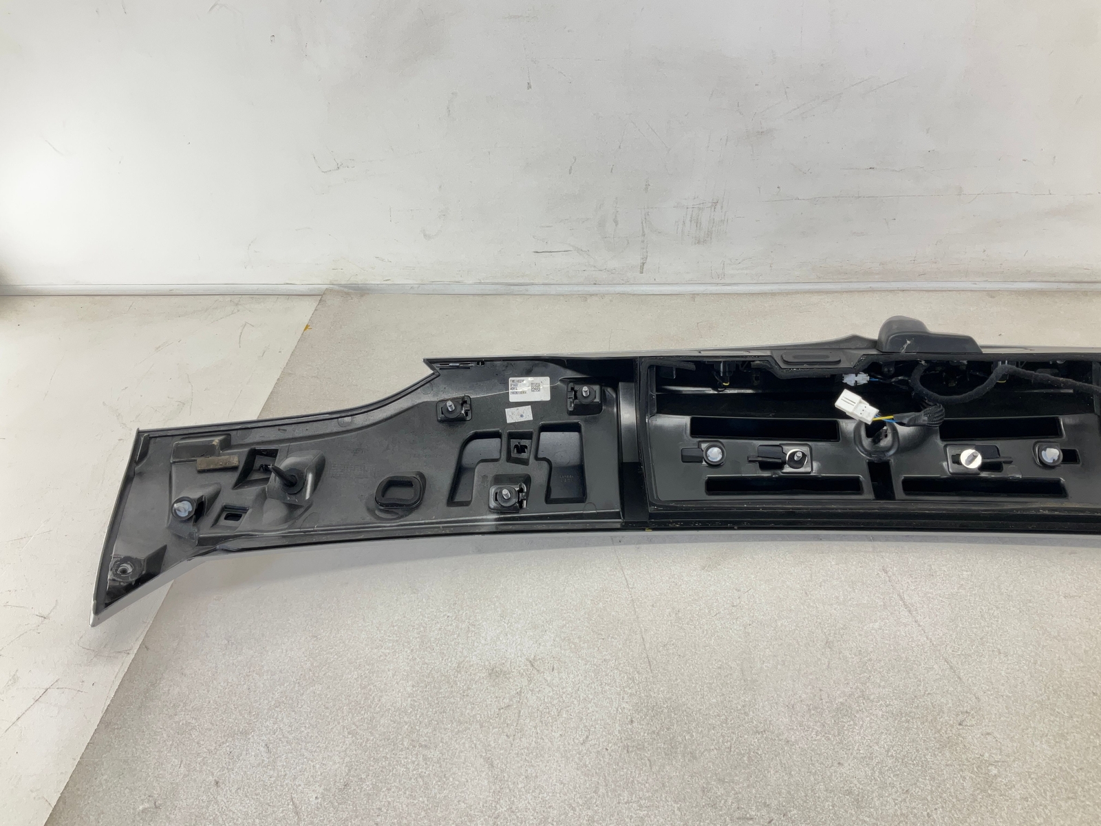 17-20 MASERATI Levante Rear Liftgate Tailgate Spoiler w/ Camera OEM