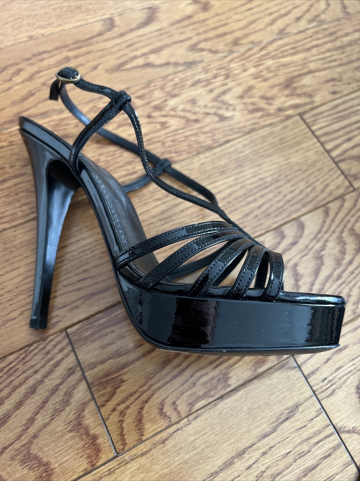 SAINT LAURENT YSL Tribute 105 Plslingba Vitello Vernice Sandalo nero morbido: taglia 7 5 (37 5)