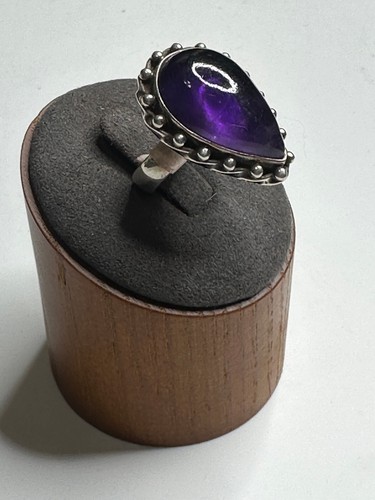 beautiful puple stone with silver band - Picture 3 of 4