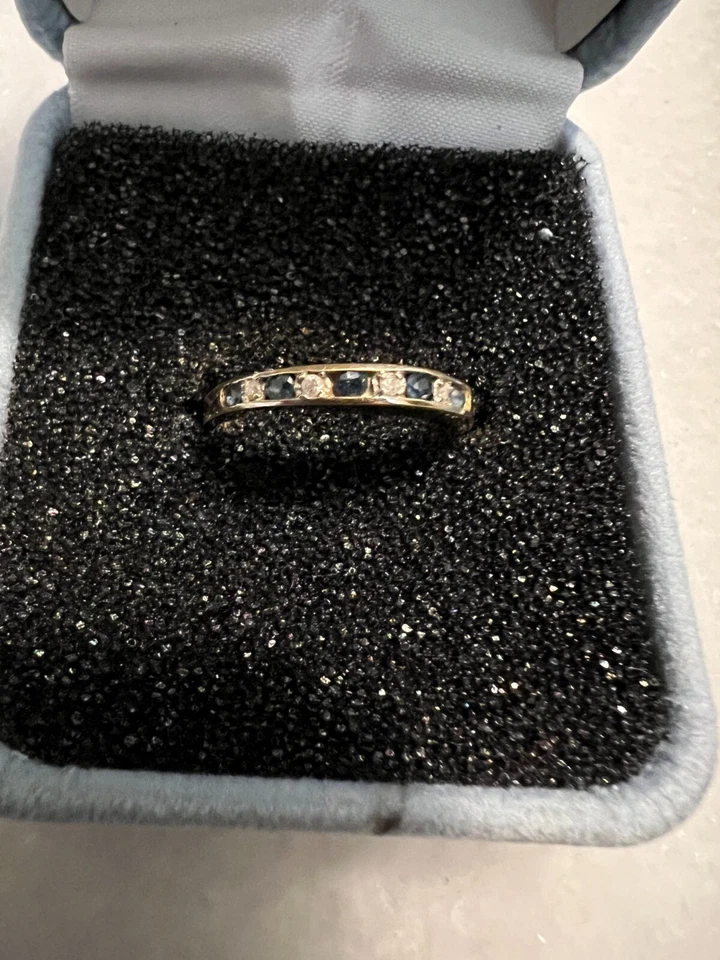 ANILLO DE DIAMANTES Y ZAFIRO CON BANDA DE CANAL ABOVEDADO FINO ORO 14K TALLA 7 EXCELENTE ESTADO. Foto 3 de 4