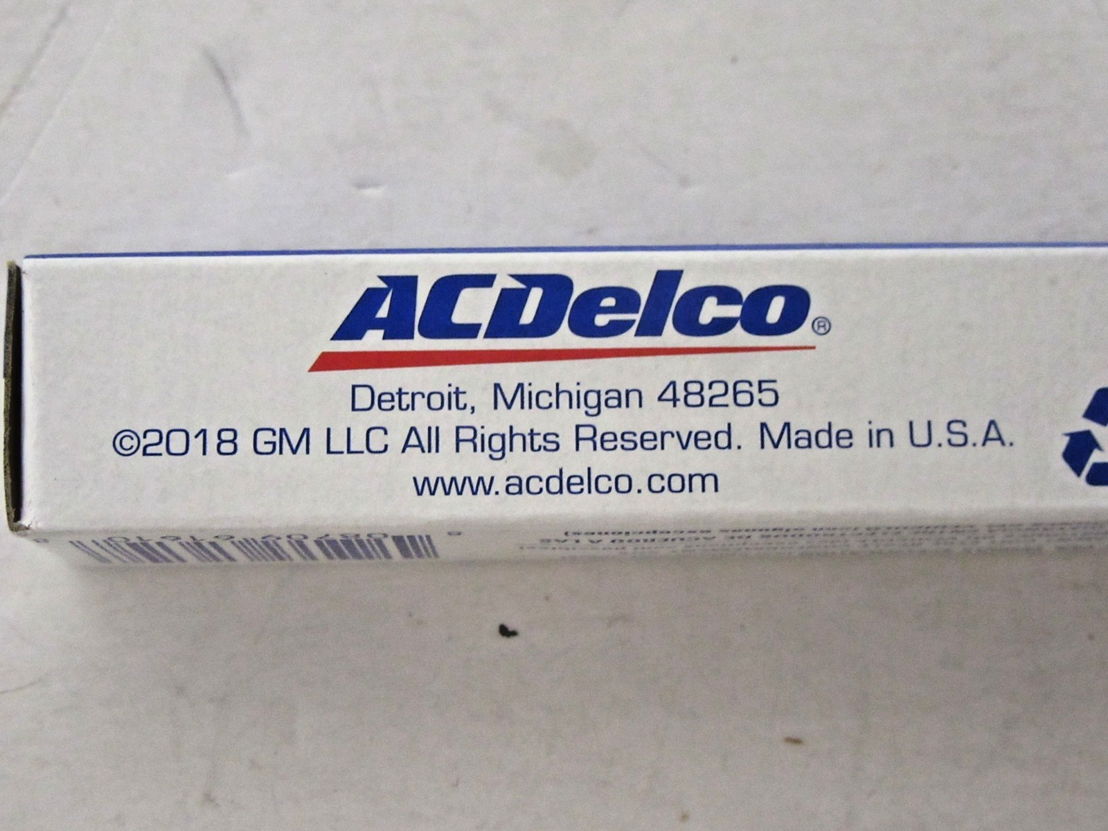 One GM OEM ACDelco Professional Iridium Spark Plug 41-107 / 12611882