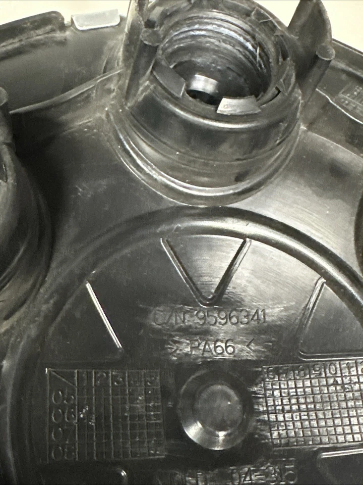 07-14 Chevrolet Tahoe Silverado Avalanche Suburban OEM Tapa central P/N 9596341 Foto 3 de 4