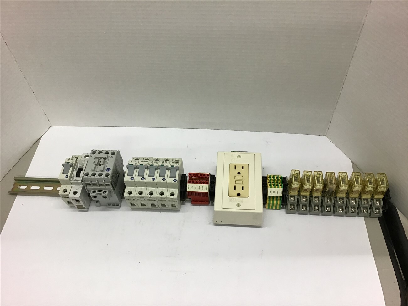 Allen Bradley 700-CF400 Contactor 1492-JG4 Terminal Block &Contact 26" DIN Rail