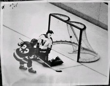 1974 CESARE MANIAGO NHL HOCKEY GOALIE TYPE 1 PHOTO BILL LOCKHEED MASK LEGEND AHL