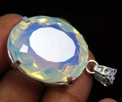 Ciondolo in argento con Opale di Welo Ciondolo in argento con Opale di Welo
