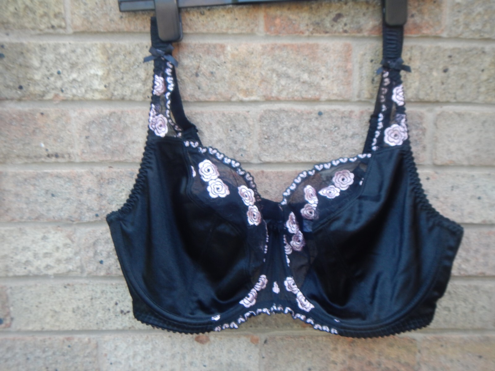 GEMM SUPER PLUS BRA , BLACK WITH PINK ROSES 42F , NWOT FULLER BUST 