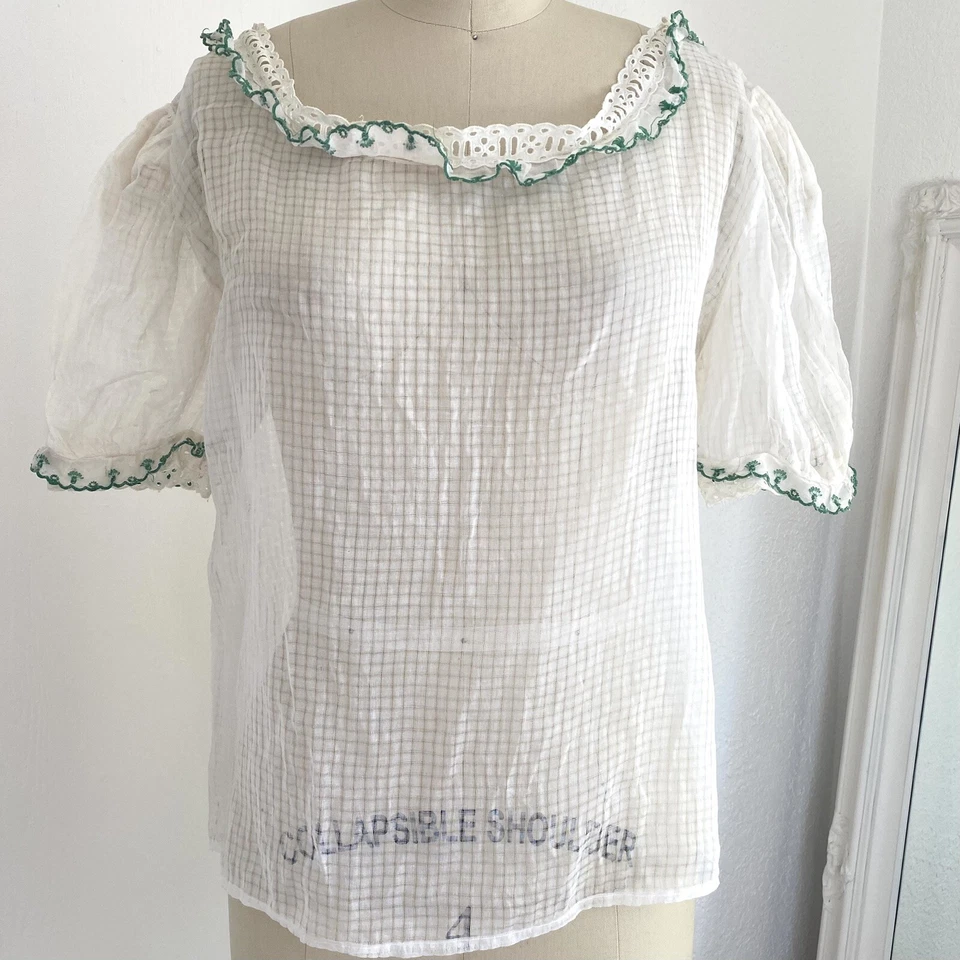 Blusa top blanca con ojales transparentes vintage de los años 30 Foto 2 de 4