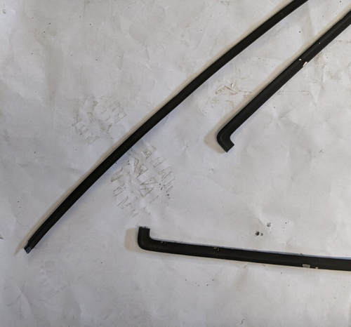 1979-1986 Mustang Hatchback Rear Glass Trim Molding - Picture 5 of 6