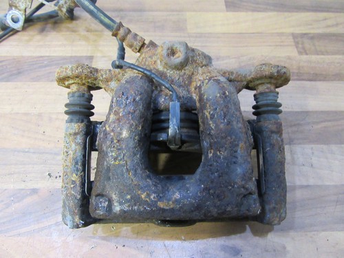 BREMSSATTEL vorne links + BMW 1er E81 E82 E87 E88 118d 120d + Original