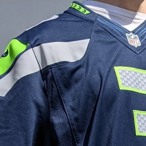 Rare Nike Seattle Seahawks 3 Wilson Football Jersey Blue Green YXL Men Sm-Med - 第 2/10 張圖片