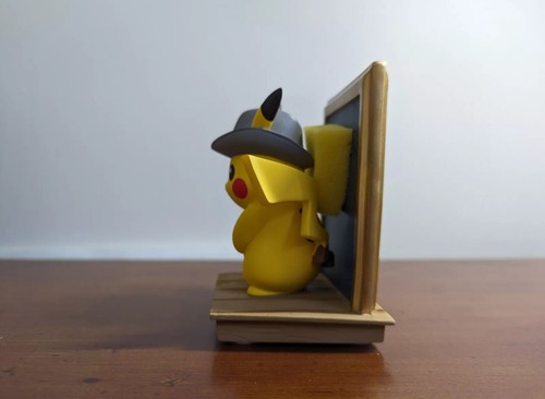 Pokemon Center Van Gogh Museum Pikachu with Grey Felt Hat Self Portrait Figure - Picture 2 of 6