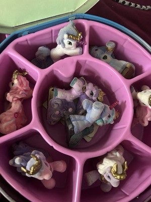 Filly Pferde Ice Pferde mit Eisbahn Koffer Pferd 8 Stück Gebraucht Guter Zustand