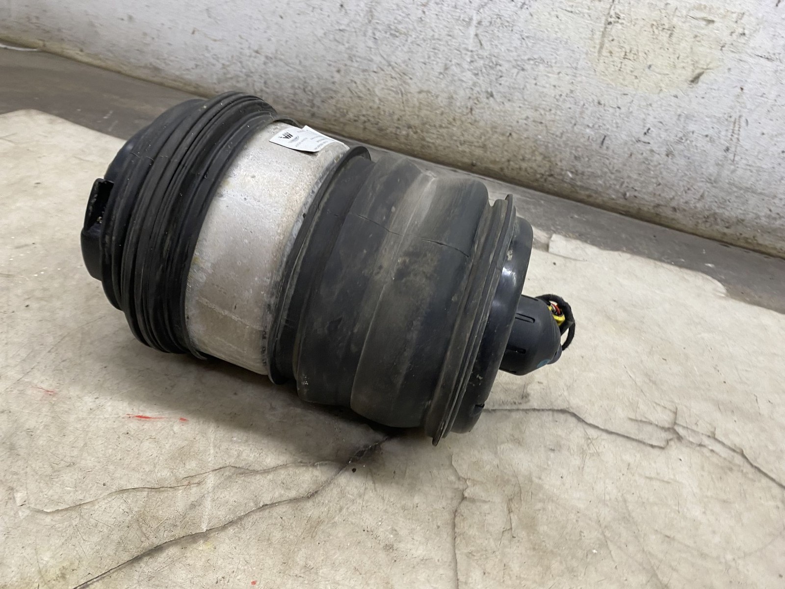 2020-2024 ASTON MARTIN DBX 4.0L V8 LEFT REAR AIR SUSPENSION SPRING MY83-5B907-AA