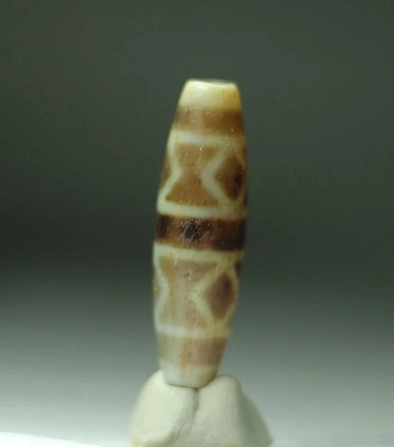 Antiguo ágata indo/tibetana anterior a 1800 Vajra 6 ojos Dzi abalorio 12*44 mm Foto 3 de 4