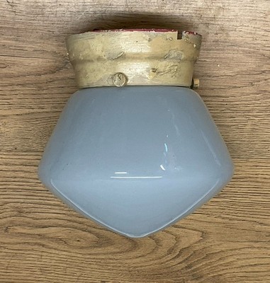 WEISSER SPITZER OPAL MILCHGLAS LAMPENSCHIRM mit Sockel aus einem 20er Jahre Haus