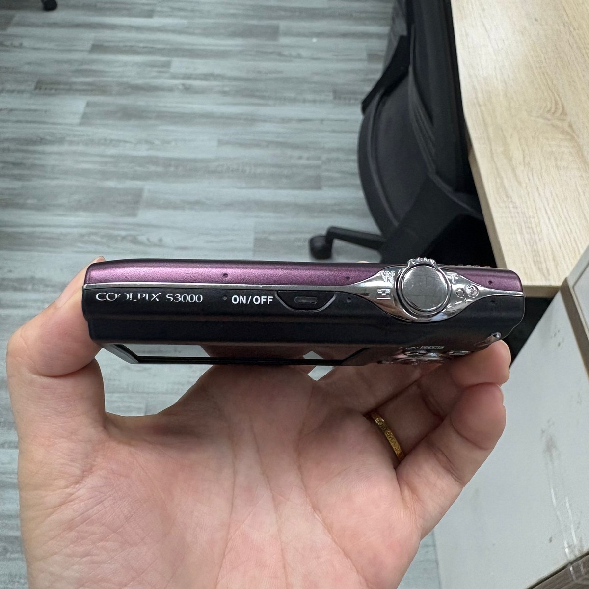 Nikon Coolpix S3000 Digital Camera 12.0MP 4xZoom w/ Charger Purple
