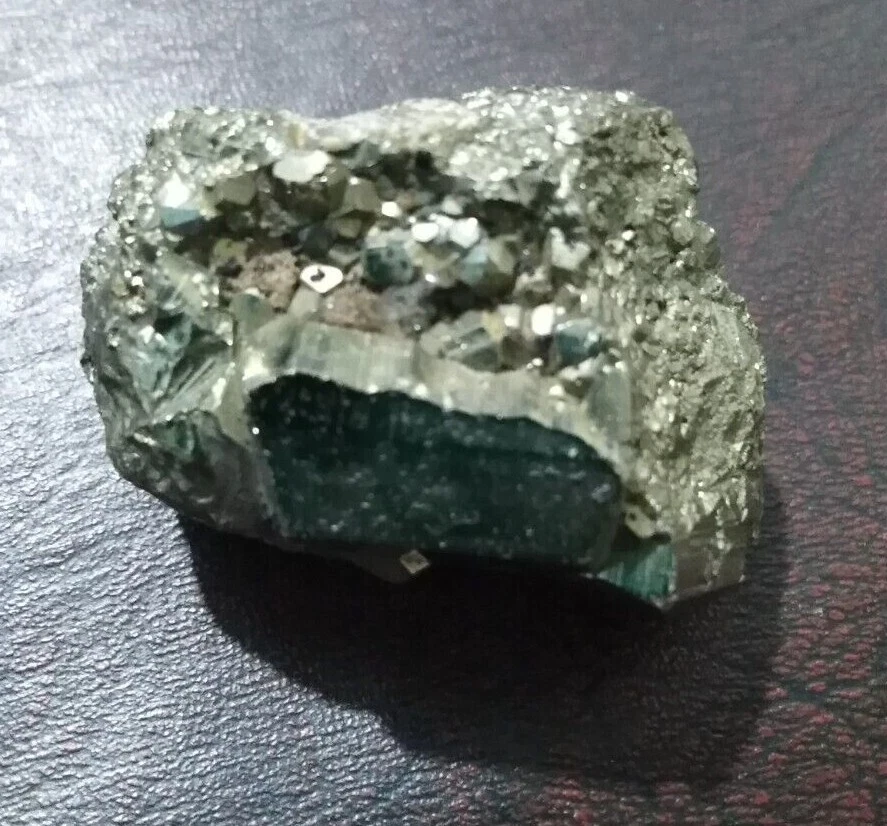 La pierre de pyrite pour l'argent et l'abondance - Immagine 3 di 4