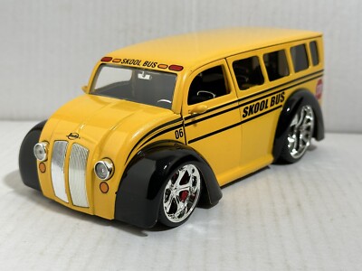 JADA DUB DIV CRUISER 1:24 SKOOL SCHOOL BUS YELLOW DIECAST MODEL