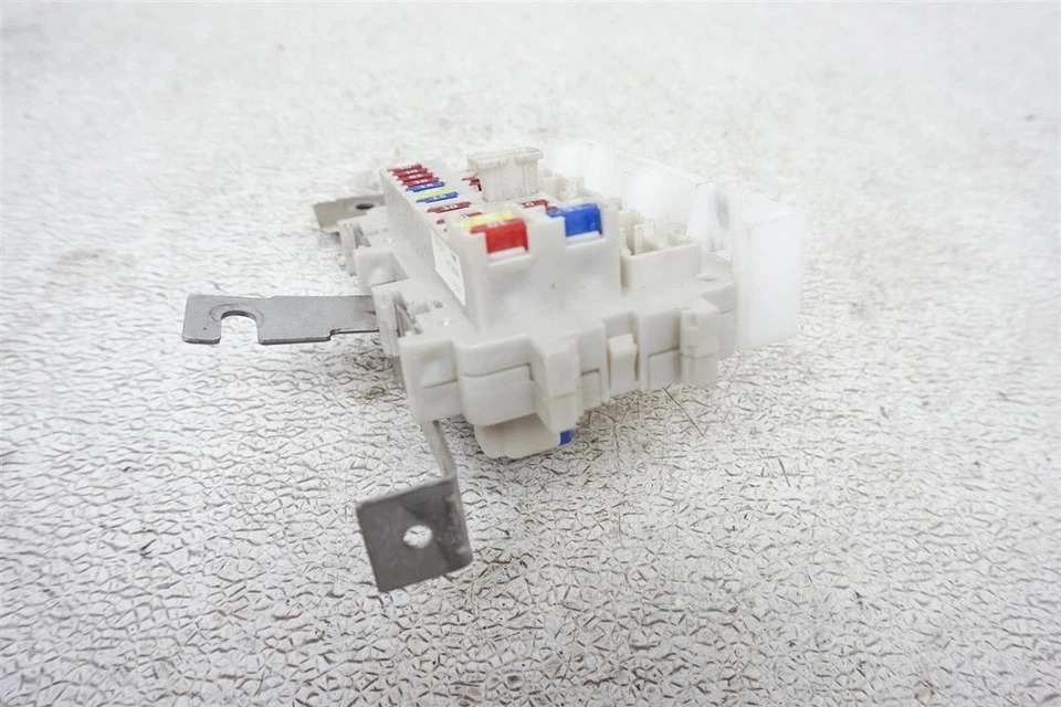 Nissan Sentra 2007-2008 caja de conexiones de fusibles de cabina 24350-Et000 Foto 2 de 4