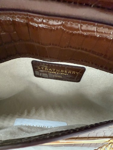 AUTÉNTICA NUEVA CON ETIQUETAS Bandolera Bolso sin asas Strathberry Stylist Tono Dorado Cocodrilo Cuero Repujado - Imagen 12 de 18