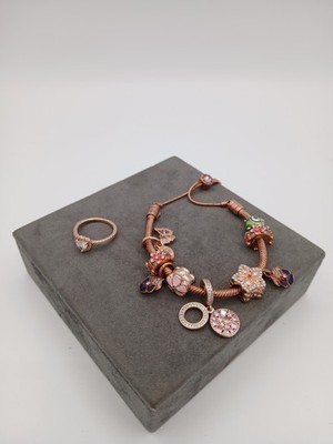 Pandora Konvolut: Rose Armband mit Charms und Ring