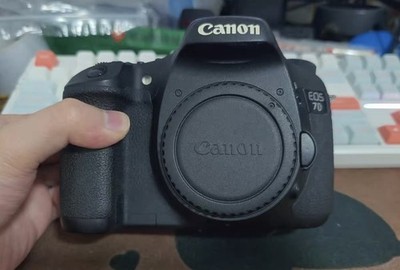 [Mint] Canon EOS 7D DSLR Digital Professional Camera w battery charger