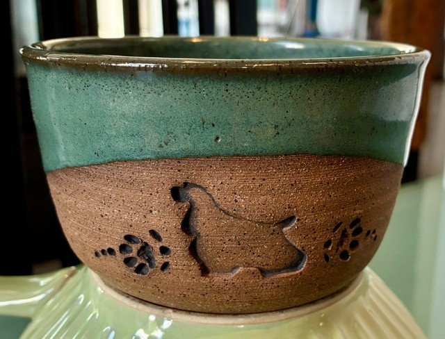 Cocker Spaniel Silhouette! Earthworks Pottery, Vermont  Bowl Signed