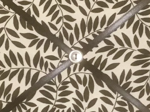 French Bulletin Board Photo Memo Board Tan Black Leafy Vine Print 9 x 12 inches - Picture 2 of 3