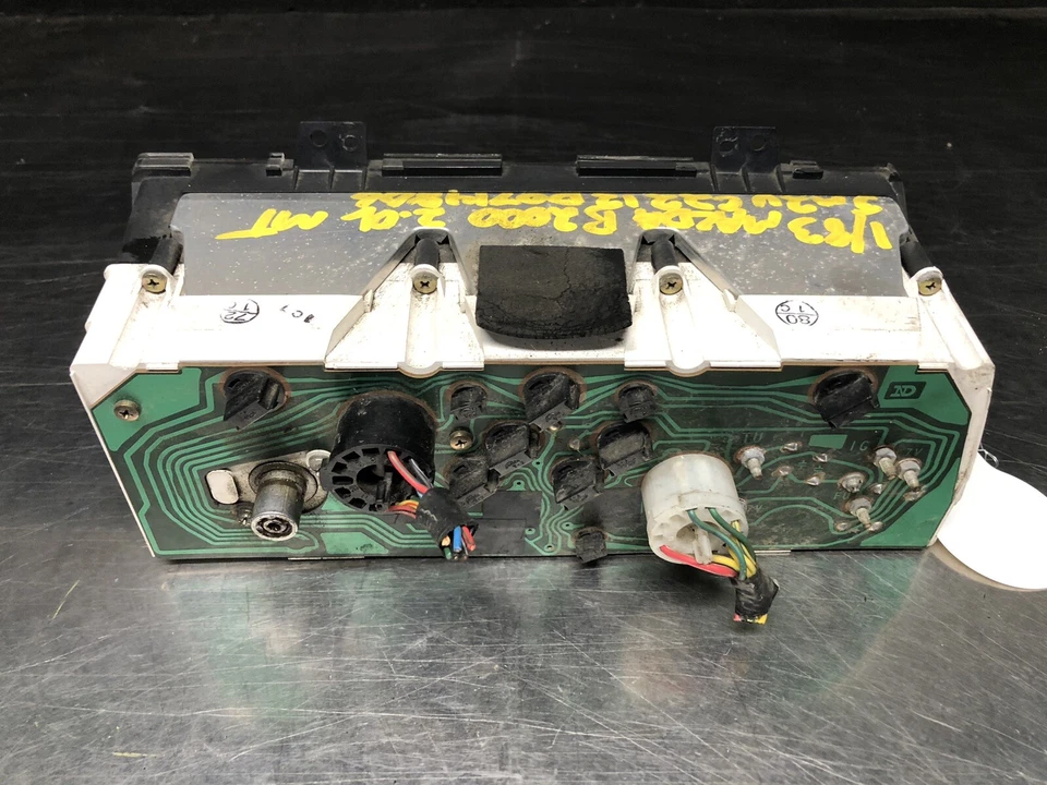 Cuadro medidor velocímetro instrumento Mazda B2000 M/T 1983 Foto 3 de 4