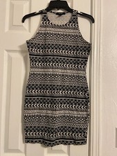 Forever 21 Women sleeveless black and white dress Size Medium