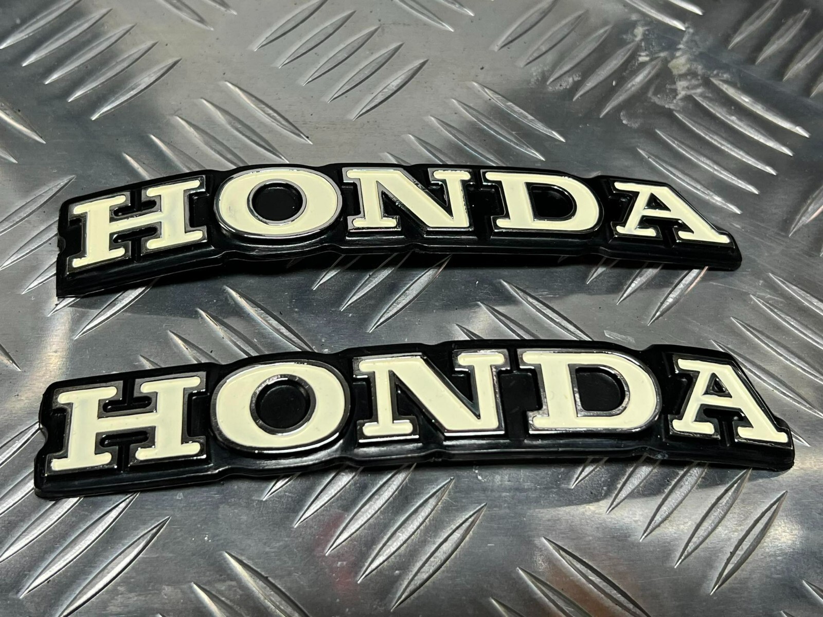 HM SPORT CB100 CL100 CB125 CB175 CB250 CB350 Gas Tank Emblem A PAIR-image
