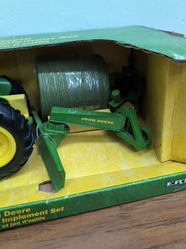 1/16 Ertl John Deere 2440 Tractor w/ Bale Mover & Blade Set - Picture 2 of 4