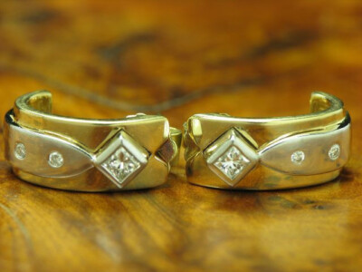 Bicolor Brillant Ohrstecker / 14kt 585 Gold Halbcreolen / 0,16ct Diamant / 4,9g