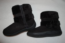 Girls BLACK WINTER FASHION BOOTS Rubber Sole FAUX FUR PomPoms SIZE 11 12 13 2 3