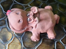 Nilpferd , Ton, braun, 8 cm lang, liegend