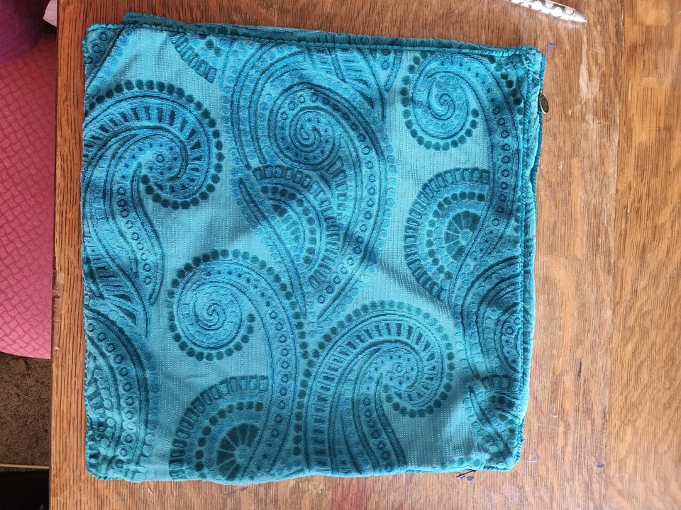 Funda de almohada de terciopelo turquesa oscuro Pier 1 Imports 20""x20"" Foto 4 de 4