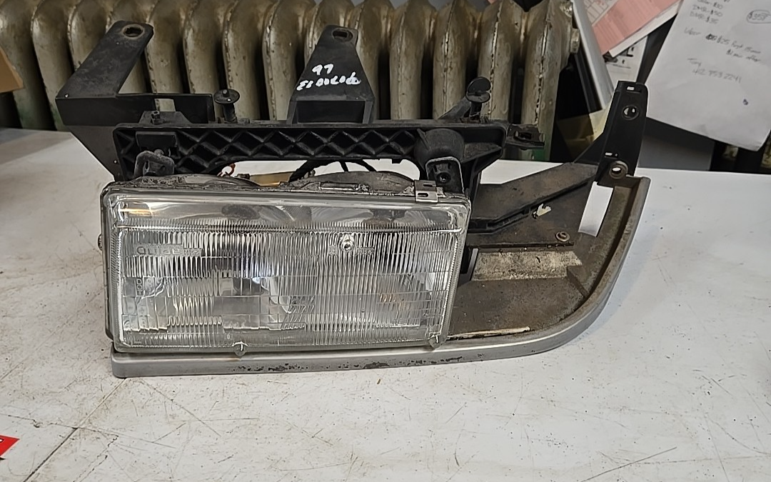 1997 Cadillac Eldorado Driver Left Headlight Headlamp  Lamp & Bracket 16515835